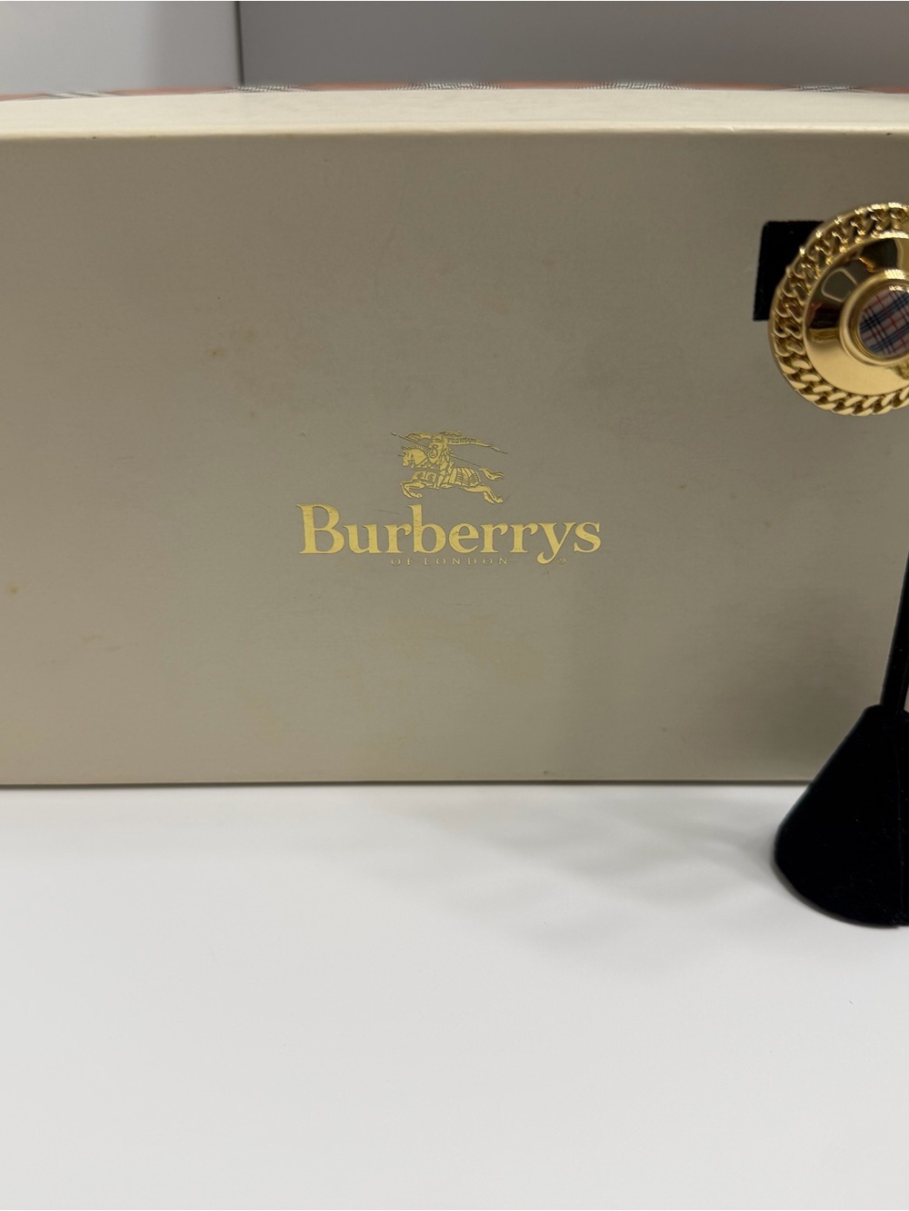 Burberry Beauty Pouch With Burberry Earrings Gift Set - Picture 4 of 7